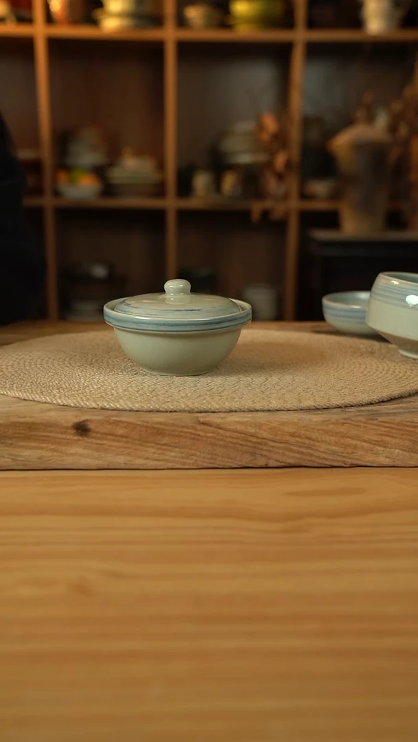 青云系列的带盖小炖盅1个