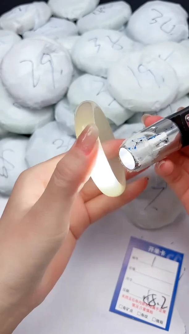 未镶嵌手镯石英质玉1/58.2