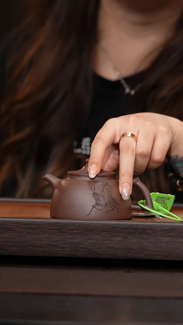 茶壶紫砂大彬笠帽【刻绘】140CC
