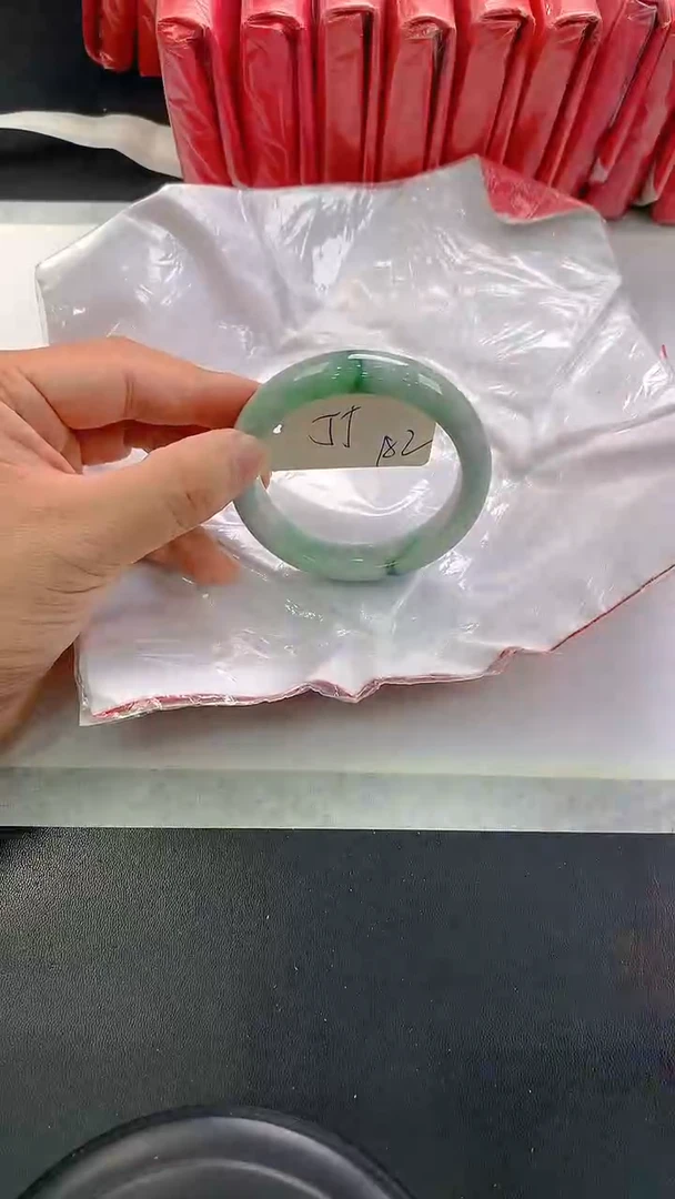 未镶嵌手镯翡翠182