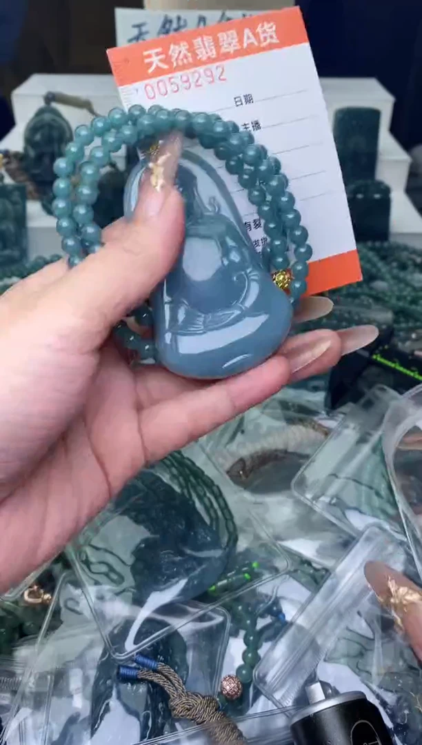 翡翠未镶嵌颈饰