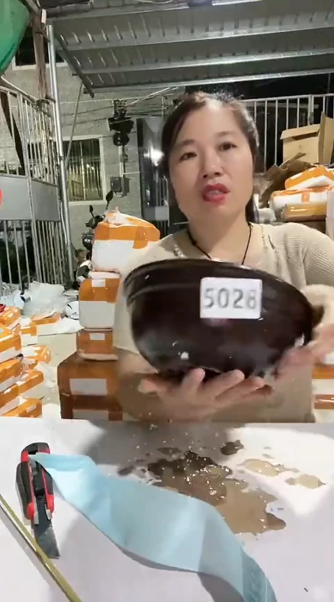 5028大瑕疵咖色砂锅碗