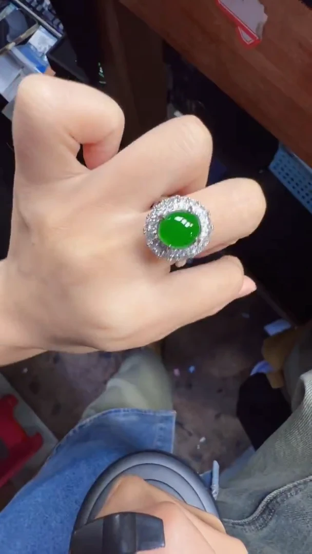 未镶嵌定制翡翠翡翠A货有轻微色差属于正常现象，戒指多样性发货1