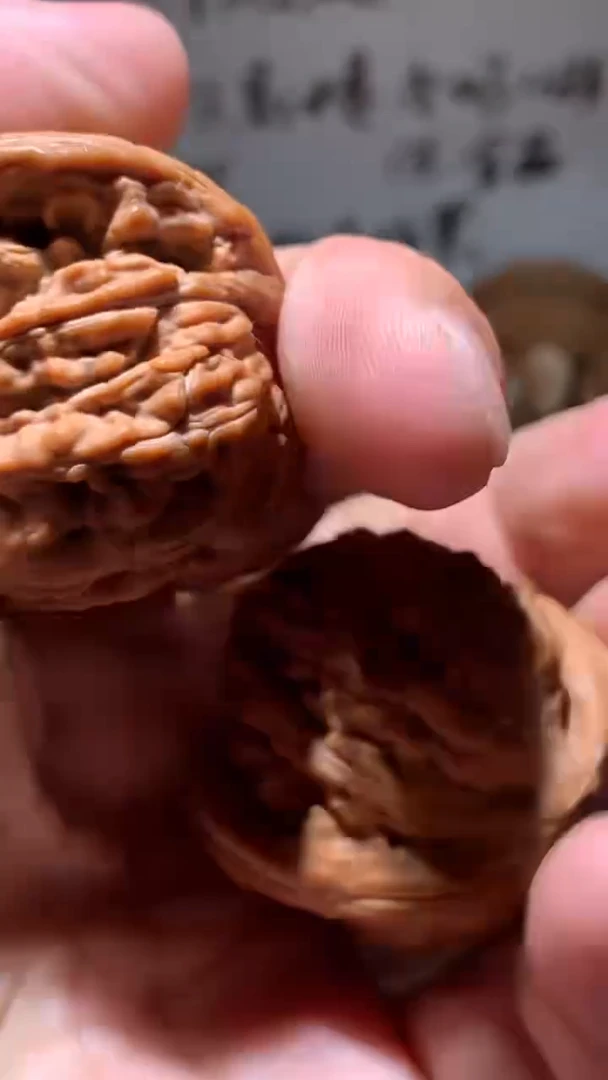 文玩核桃把件【核缘雅趣】42左右汉高楼，同尺寸随机发