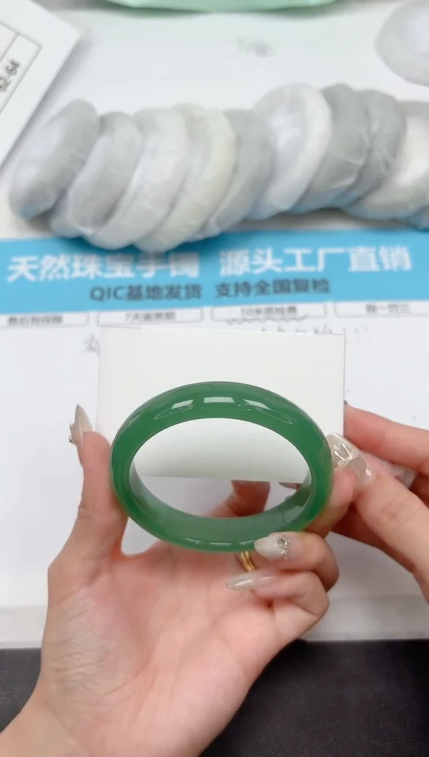未镶嵌手镯石英质玉158-60.4