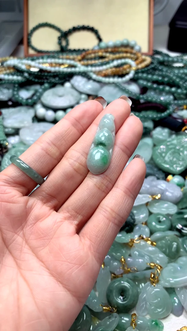 颈饰未镶嵌翡翠1