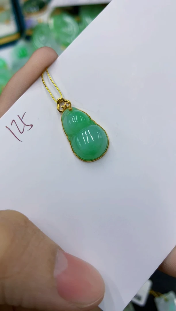 颈饰18K金镶嵌翡翠111111111111