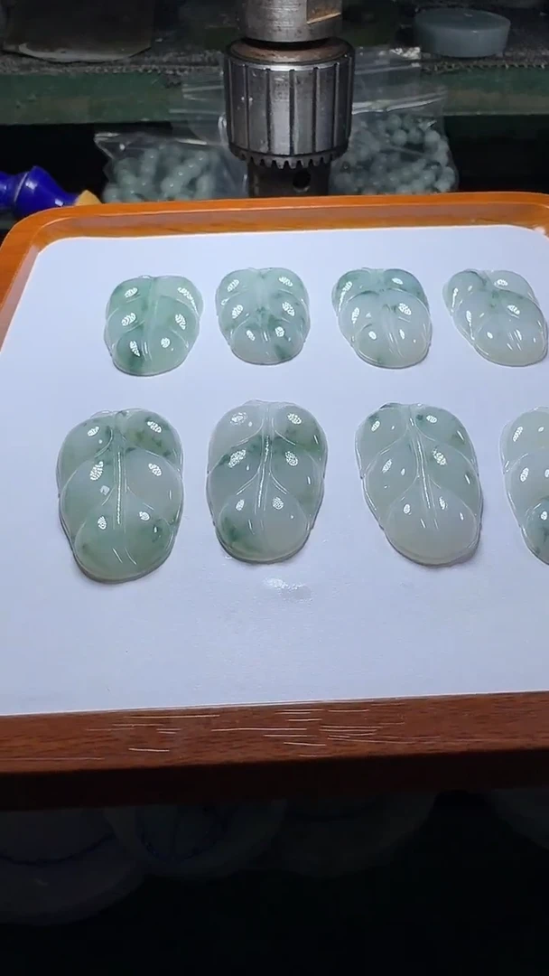 颈饰未镶嵌翡翠飘花叶子多样性发一件