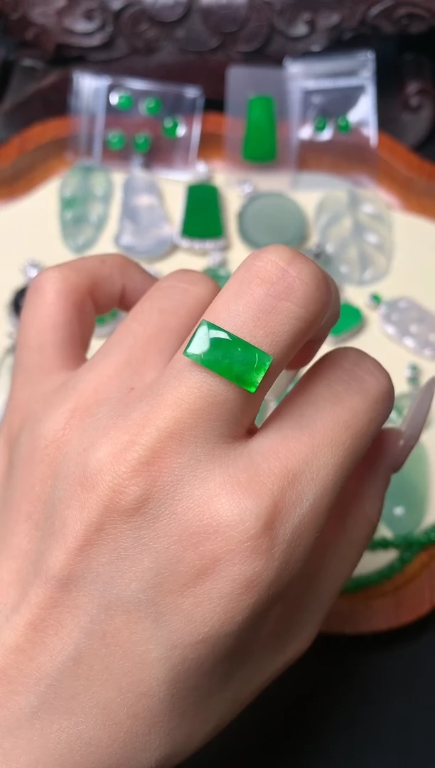 定制翡翠未镶嵌裸石（镶嵌定制）