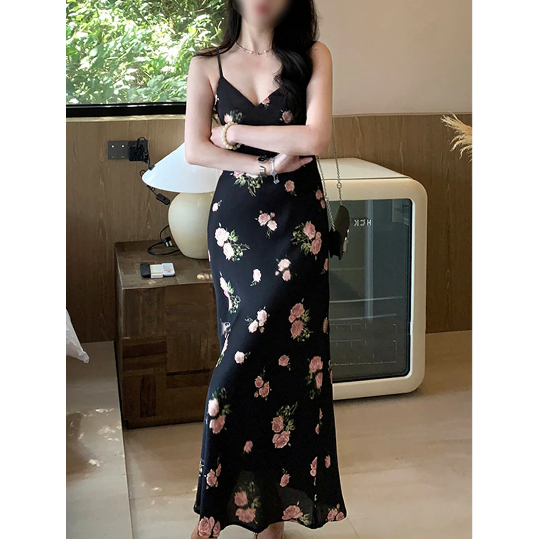 大码吊带连衣裙女夏季新款时尚减龄法式复古黑色修身V领碎花长裙