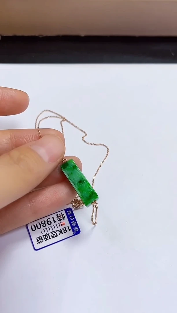 颈饰18K金镶嵌翡翠竹*挂件