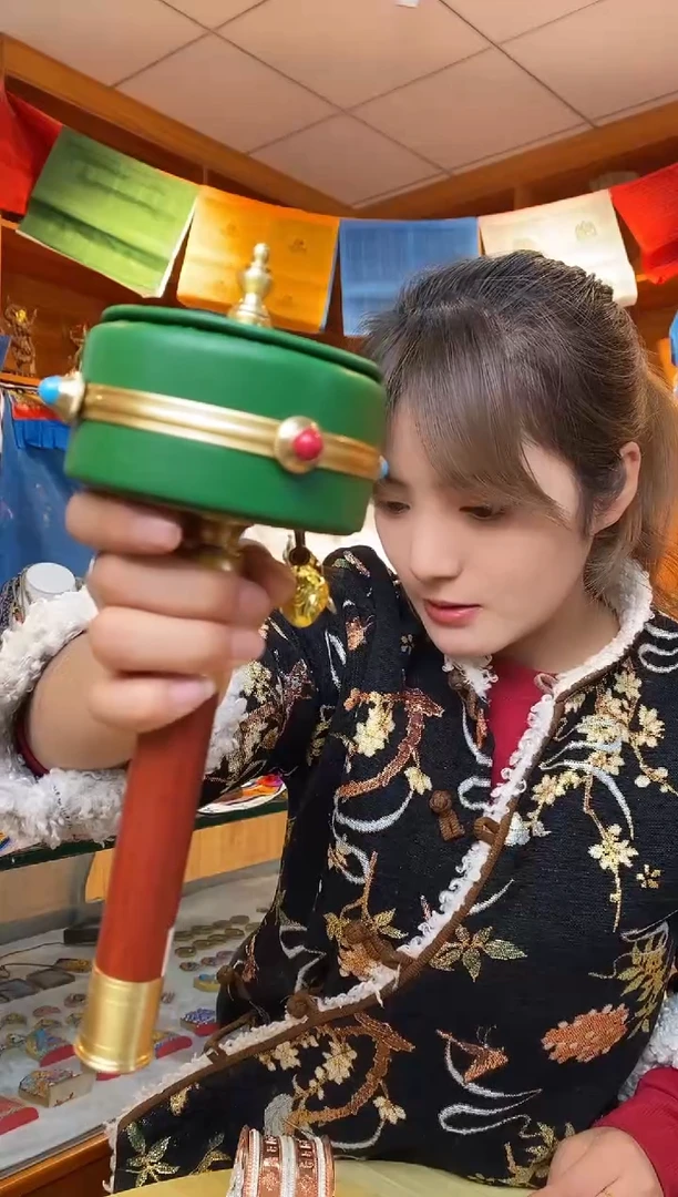 【闪购商品】泥塑绿妈妈手摇转筒-