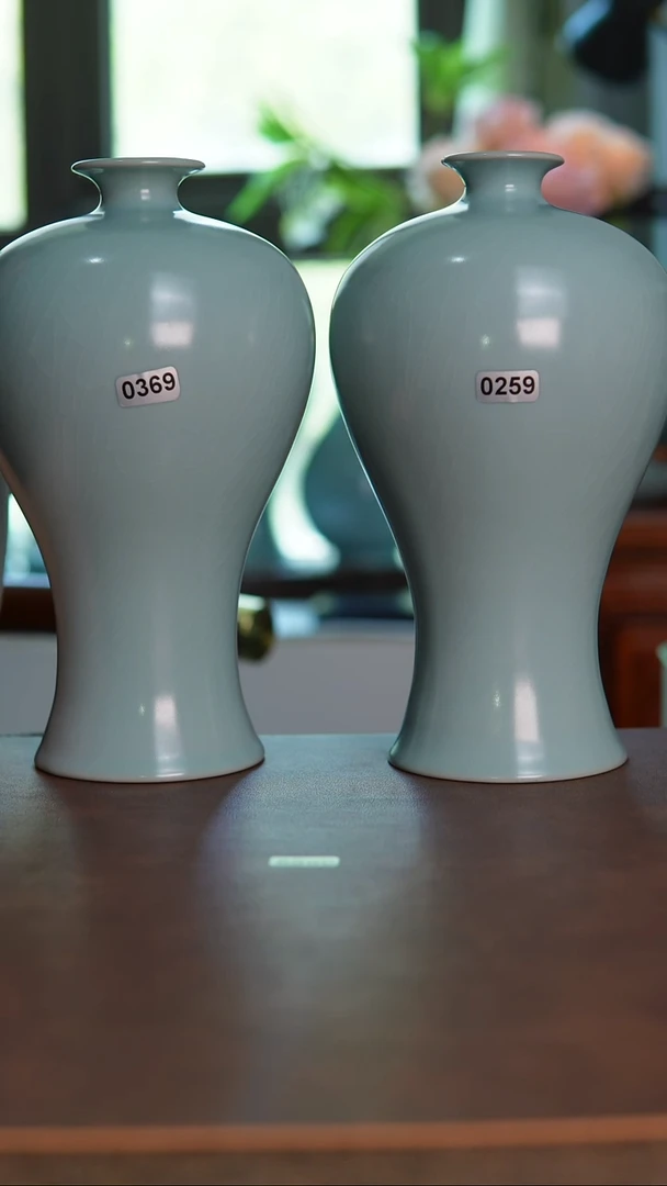 摆件0369 0259天青釉梅瓶21cm