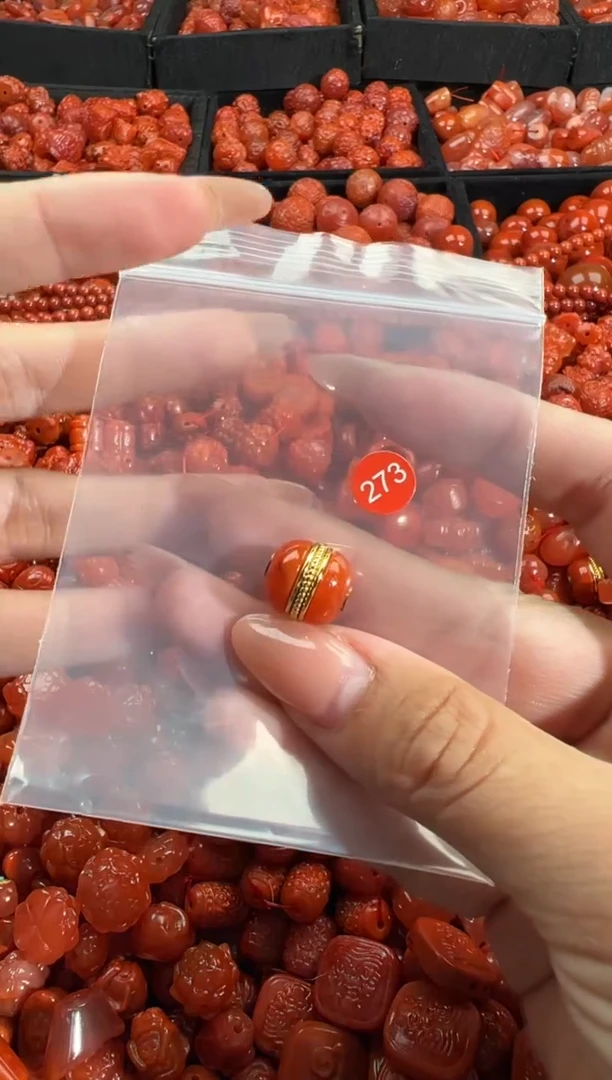 南红玛瑙未镶嵌颈饰1