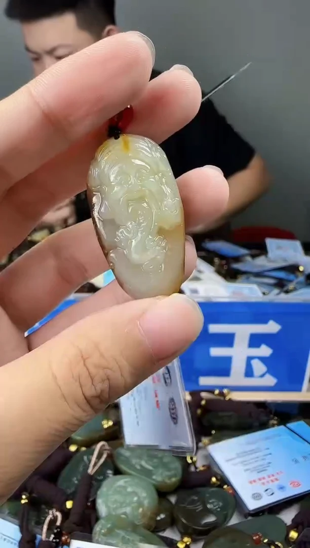 和田玉未镶嵌颈饰1
