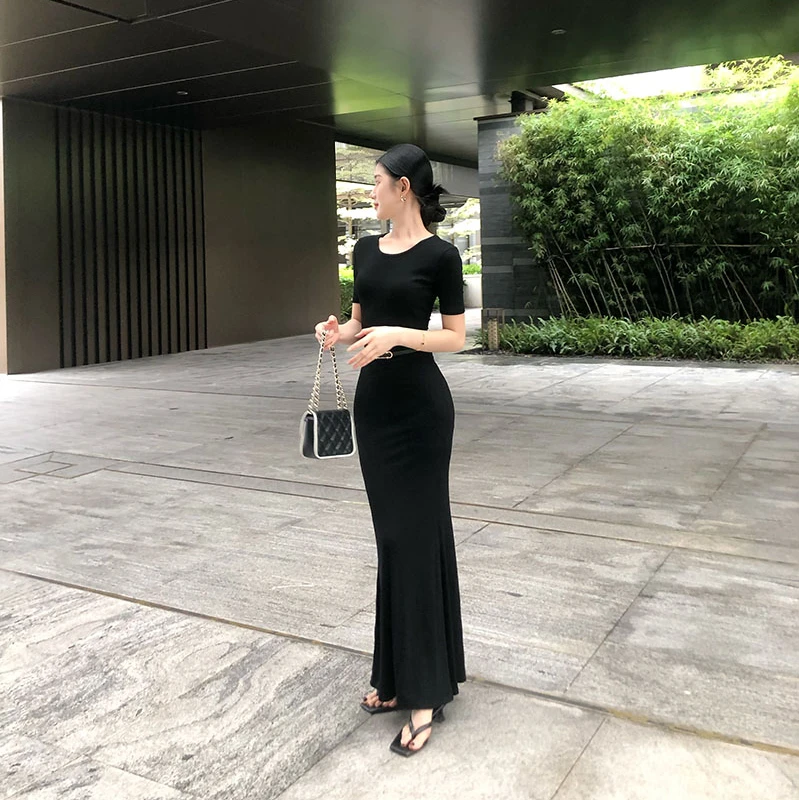 极简风圆领气质鱼尾收腰长裙高弹力包臀裙轻熟风优雅女神范连衣裙