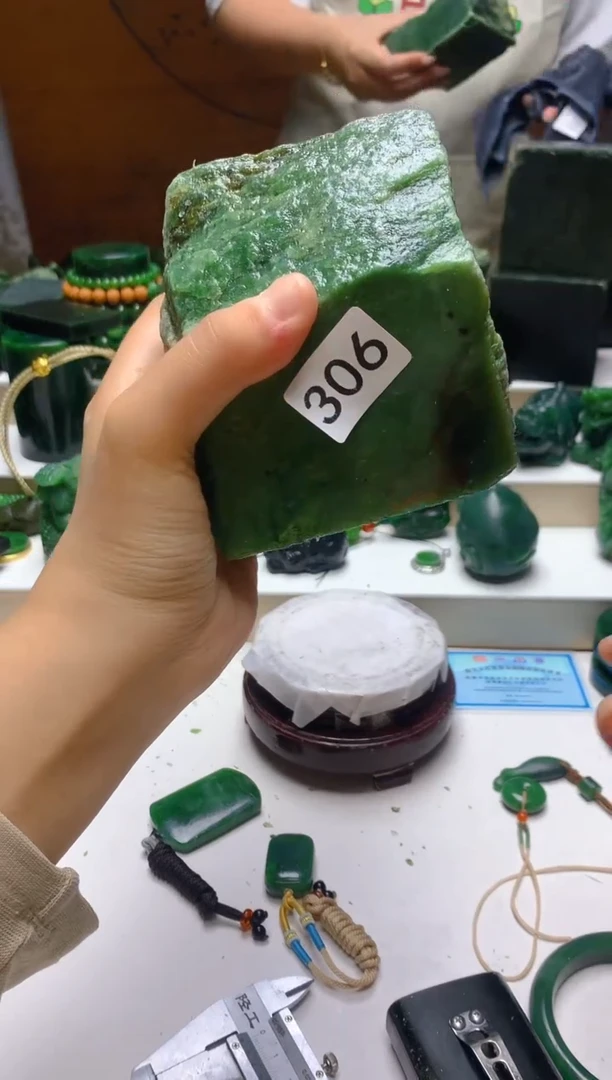 未镶嵌和田玉（碧玉）珠宝半成品0