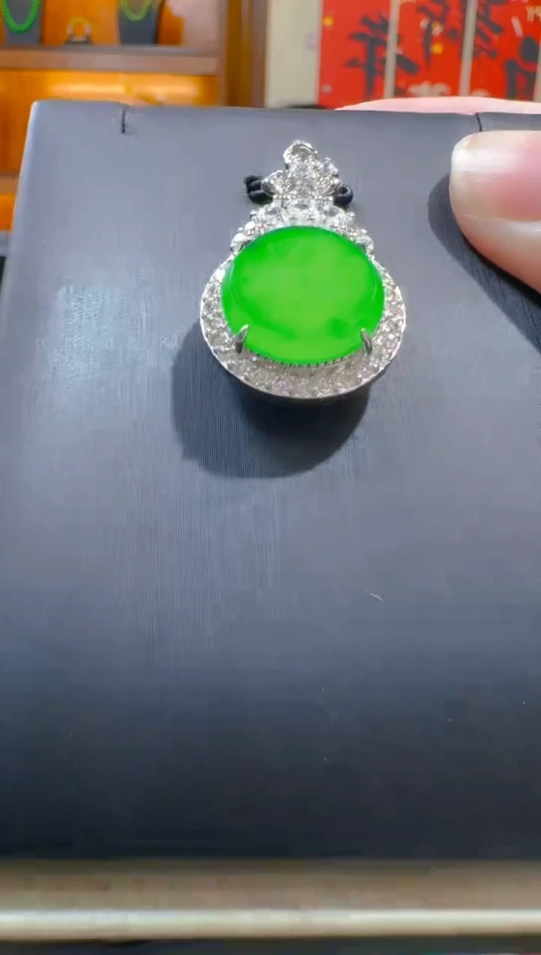 【闪购商品】翡翠吊坠(赠链)未镶嵌天然A货翡翠