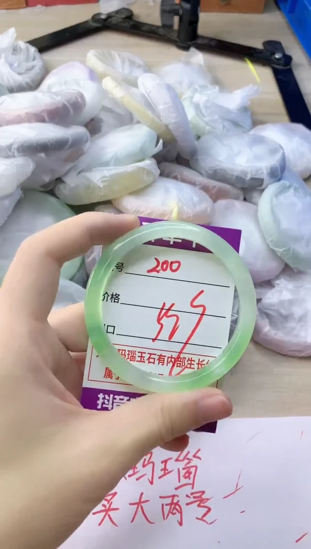 玛瑙/玉髓手镯未镶嵌200