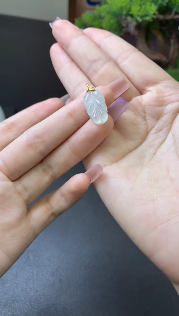 吊坠(不含链)18K金镶嵌翡翠吊坠（配皮绳！）