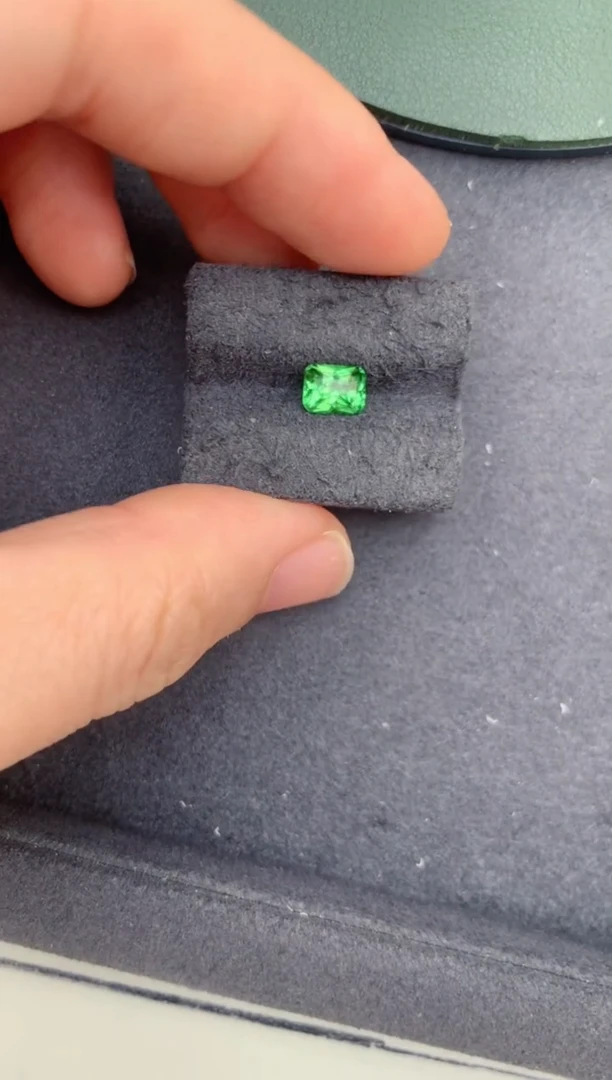 石榴石（沙弗莱）裸石未镶嵌1ct 沙弗莱 DB