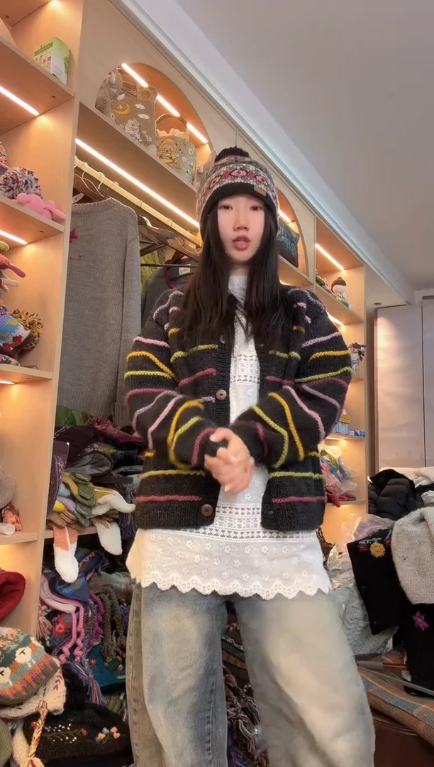 羊毛纯手工黑色条纹开衫