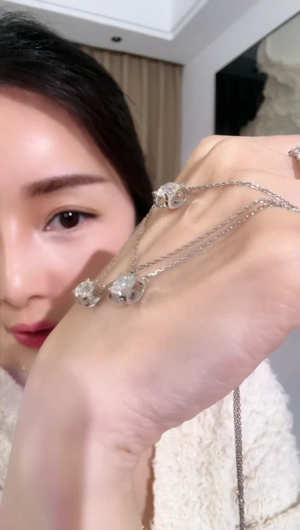 【闪购商品】钻石项链18K金镶嵌白金牛头 多样性发其一