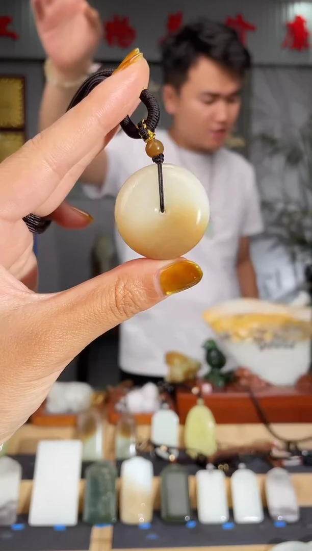 和田玉未镶嵌颈饰1