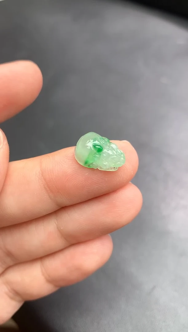 翡翠未镶嵌颈饰吊坠