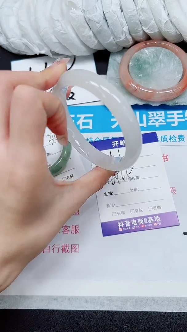 【闪购商品】石英质玉手镯未镶嵌A61-64*65
