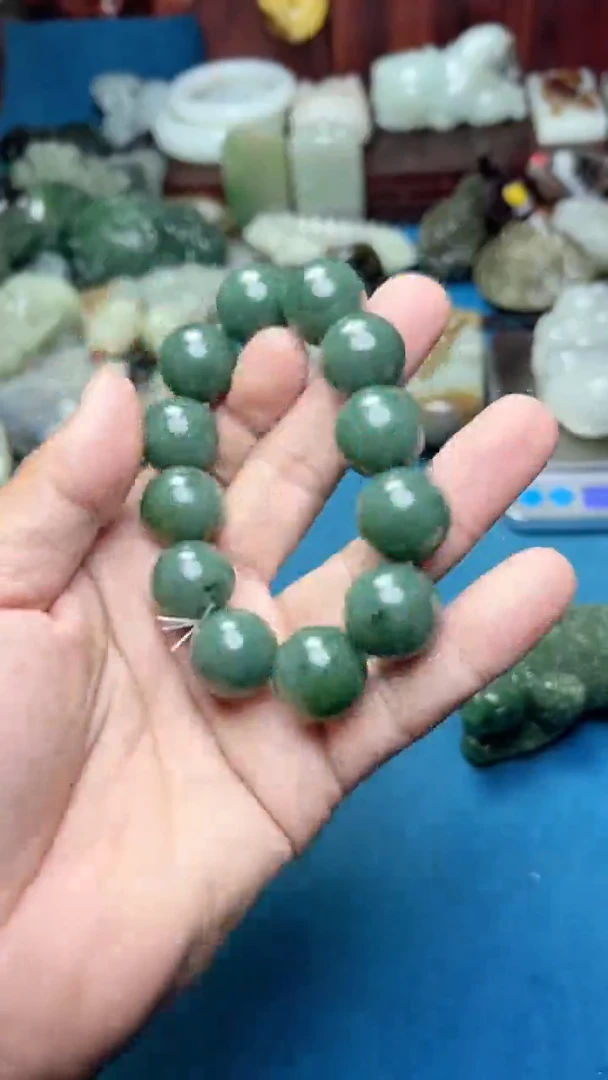 和田玉未镶嵌把件-