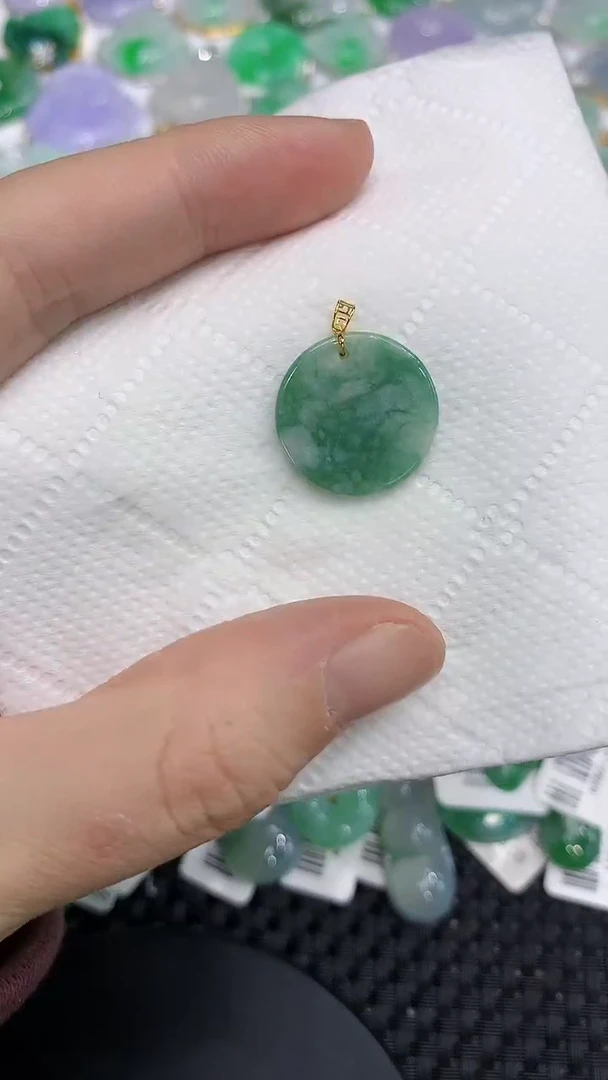 颈饰18K金镶嵌翡翠a货百元以下同包裹多件发出的只收取一单运费