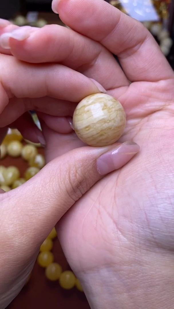 未镶嵌琥珀裸石葵. 26