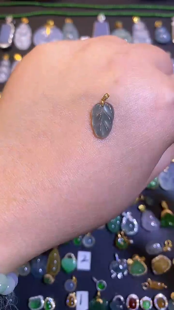 翡翠18K金镶嵌吊坠(不含链)1