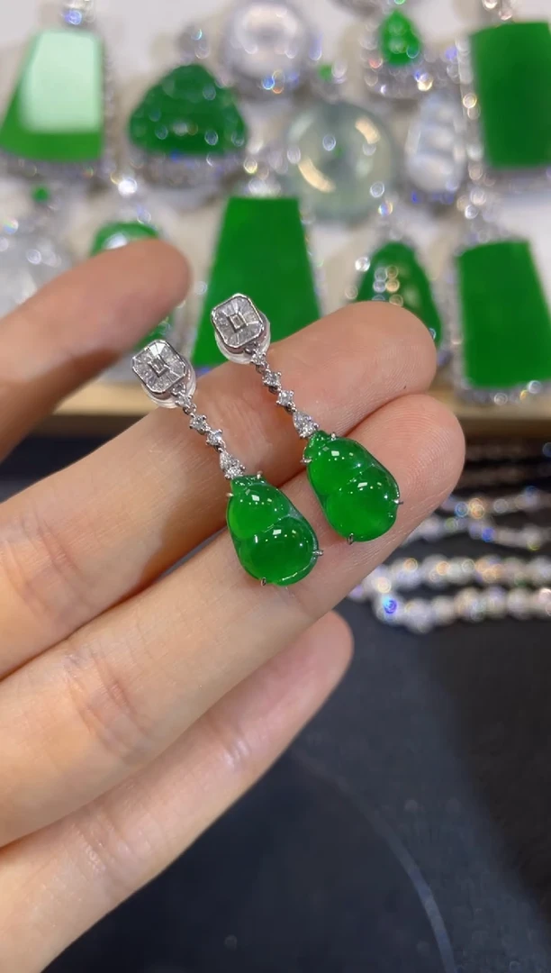 颈饰18K金镶嵌翡翠团购5