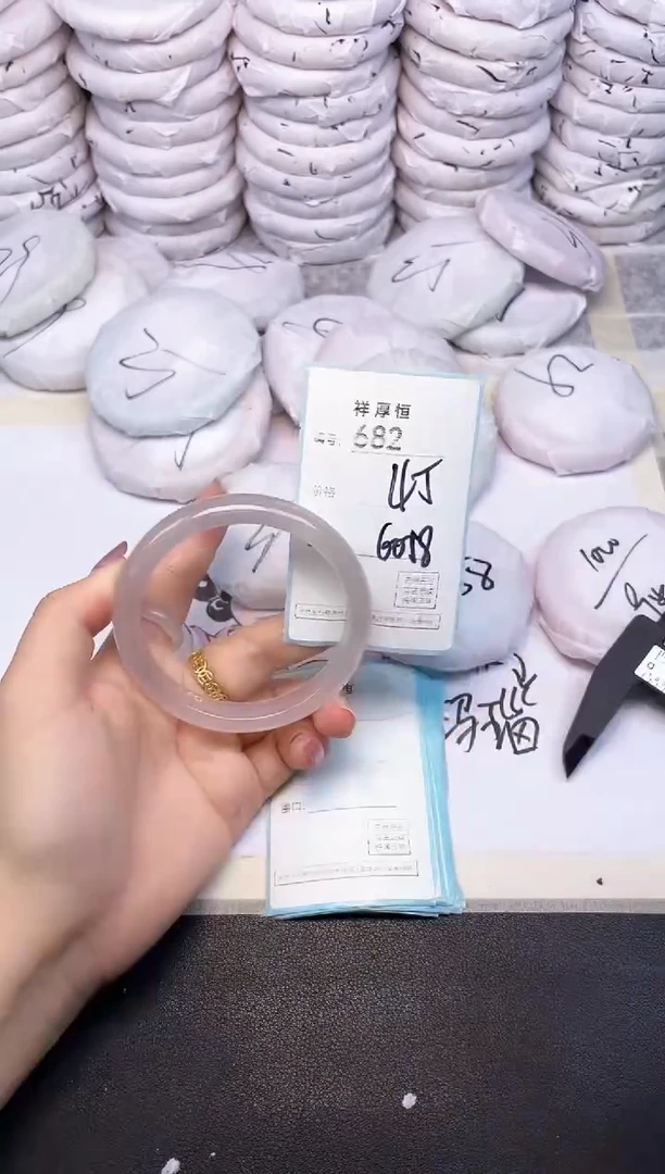 玛瑙/玉髓手镯未镶嵌682