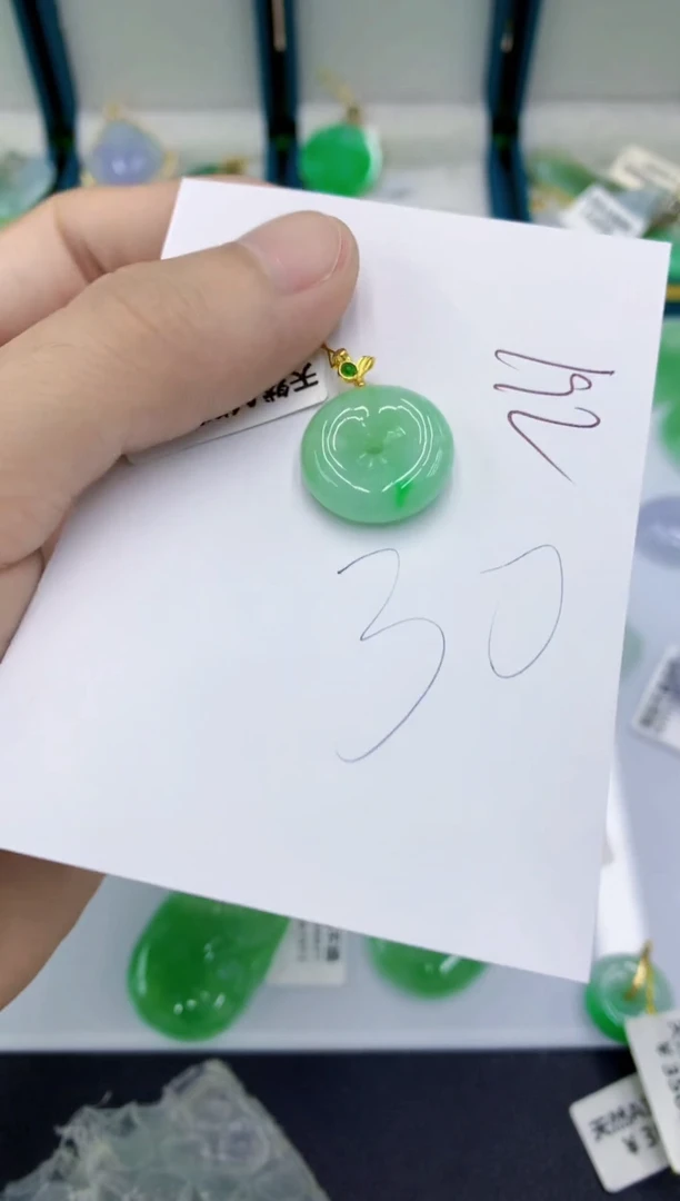 翡翠未镶嵌颈饰翡翠