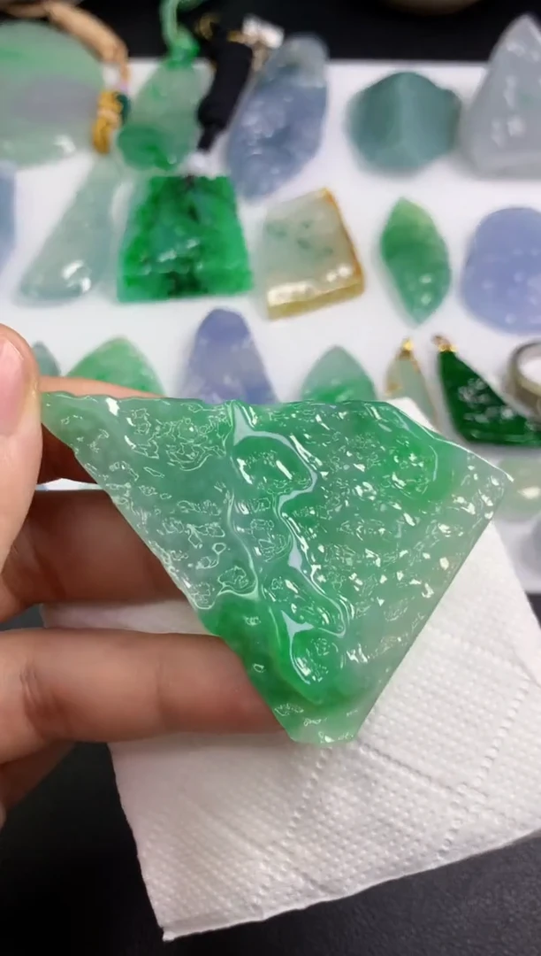 颈饰未镶嵌翡翠