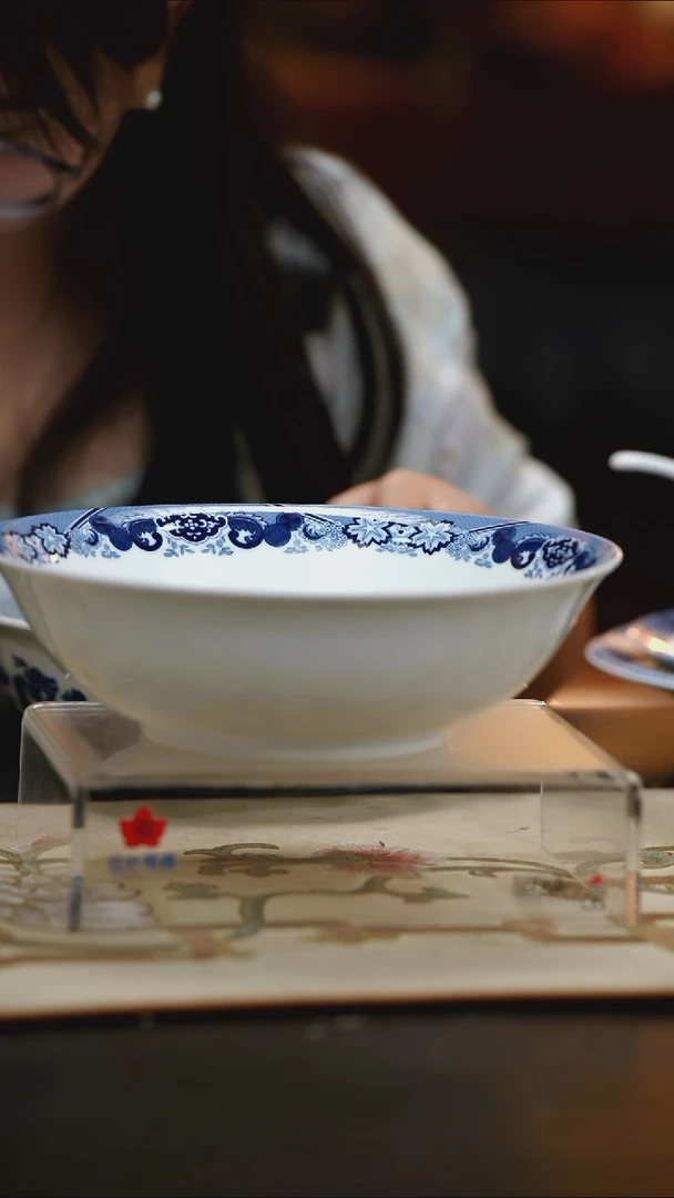 1个微瑕古典园林9英寸斗碗