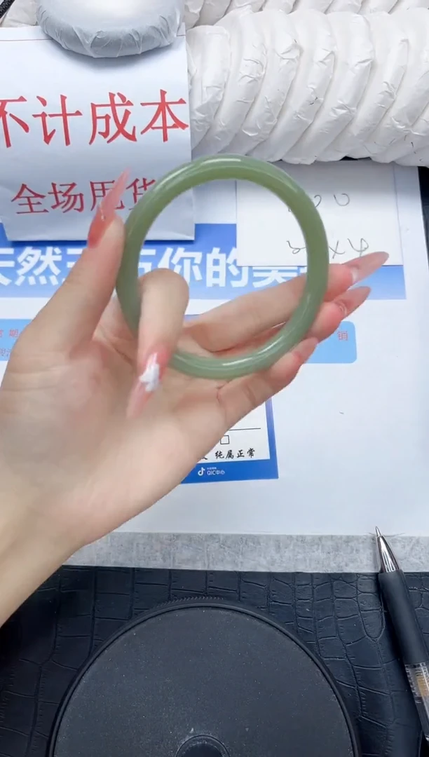 石英质玉手镯未镶嵌18-60