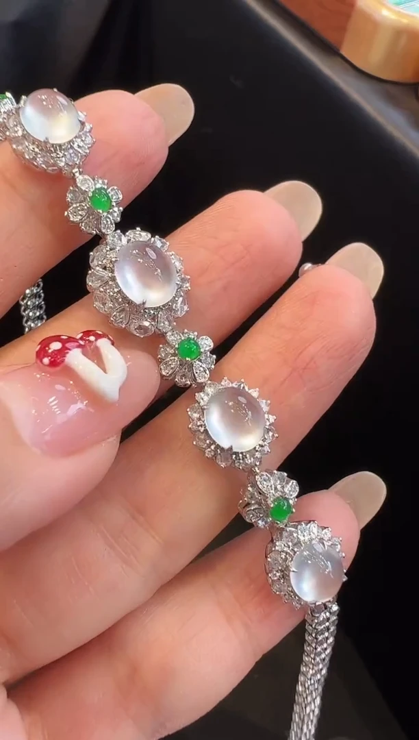 18K金镶嵌手链翡翠手链