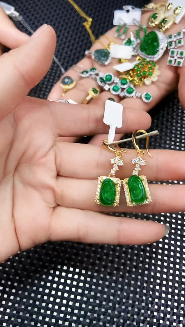 【闪购商品】翡翠耳饰未镶嵌11111111