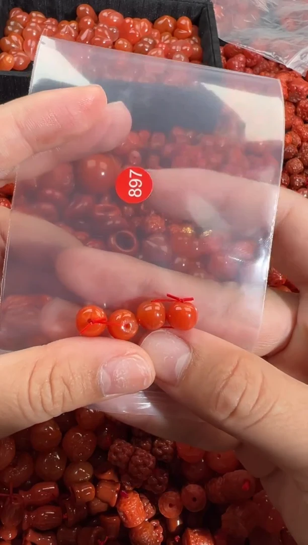 南红玛瑙未镶嵌颈饰1