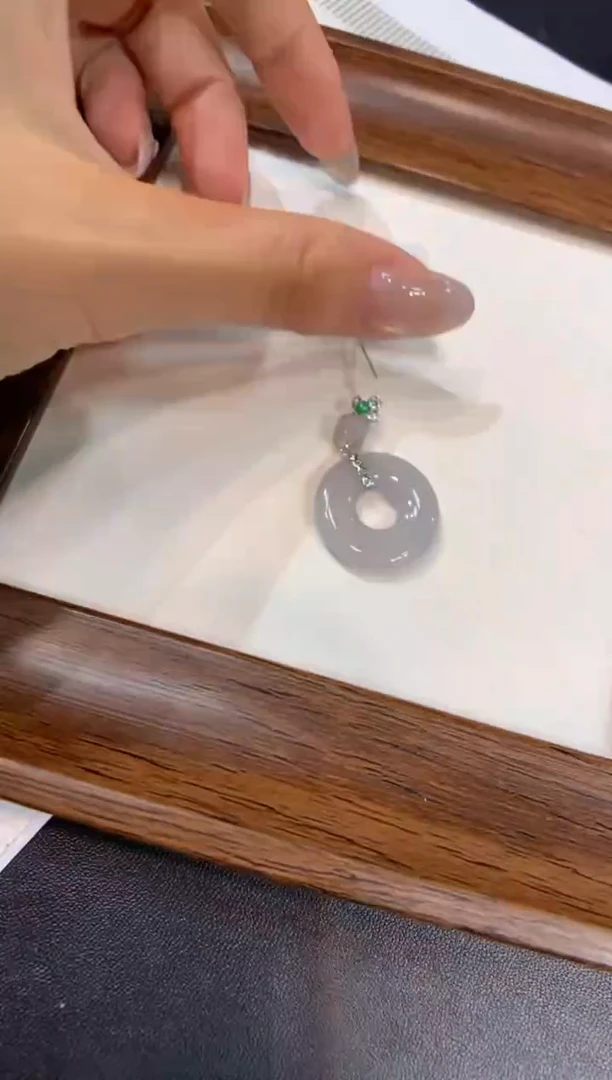 颈饰18K金镶嵌翡翠甜甜圈
