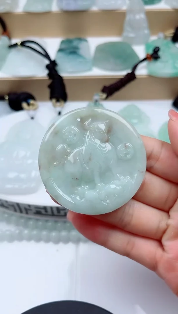 颈饰未镶嵌翡翠