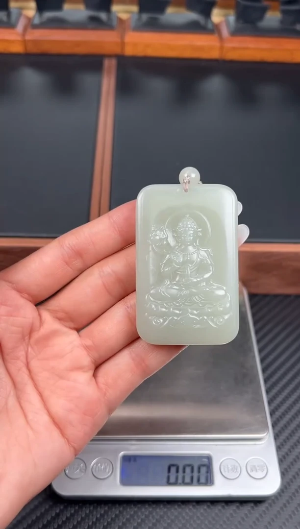 吊坠(赠链)未镶嵌和田玉且末微色差近矿