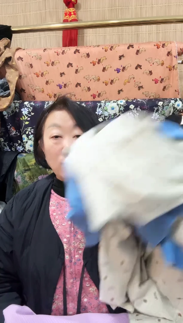 石墨烯天蓝色两米残布（有小洞）处理无售后介意勿拍