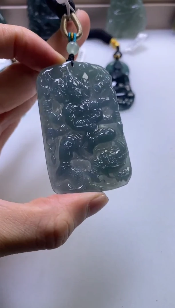 颈饰未镶嵌翡翠