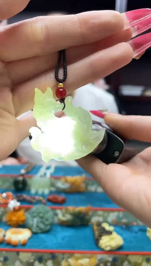 未镶嵌岫玉吊坠·