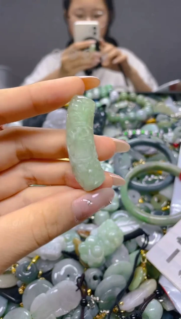 翡翠未镶嵌颈饰/R/翡翠A货,1件也是批发价